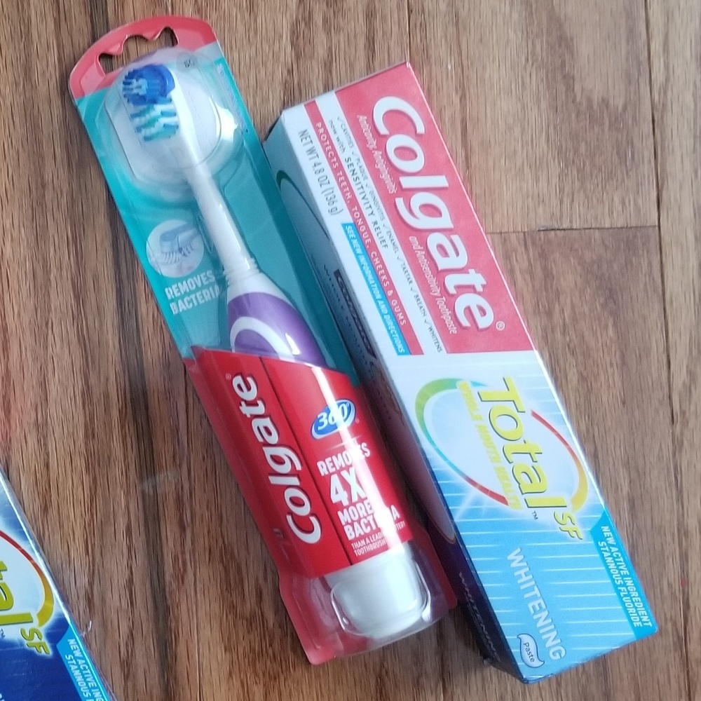BUNDLE | Colgate Electric Toothbrush + Toothpaste - Picture 3 of 3